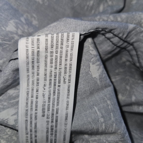 Hollister large button down long sleeve shirt. - Picture 5 of 10